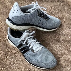 adidas Men’s Light Gray Knit Sneakers with Black Stripes and White Laces